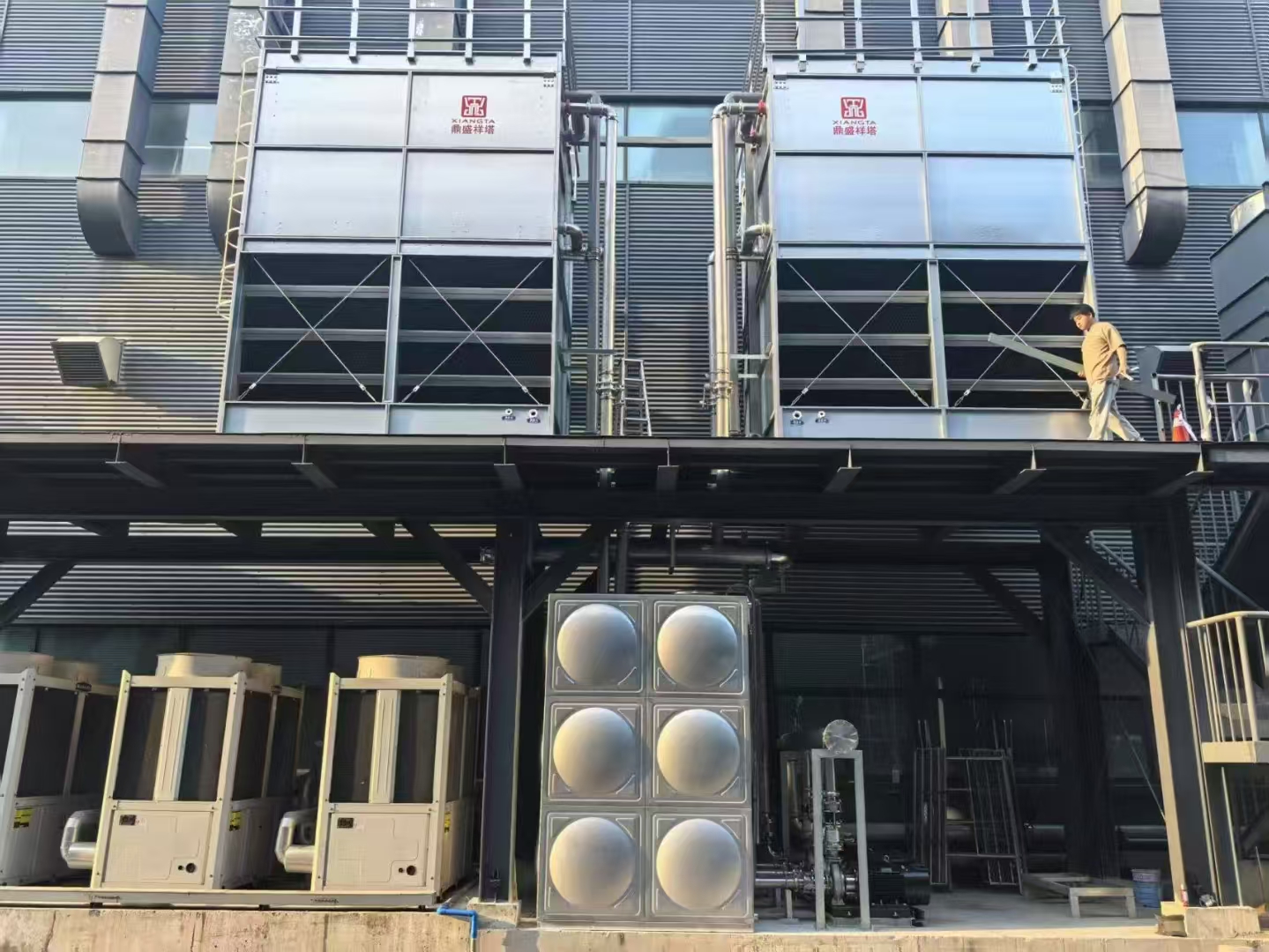 上海渝輝?冷水機|冷卻塔調試安裝完畢